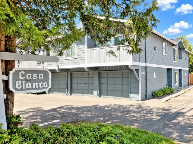 3024 NE 145th St #4, Seattle, WA 98155