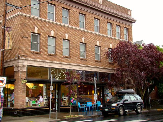 230 NE 28th Ave #201, Portland, OR 97232