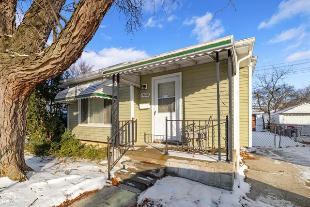 24676 Lambrecht Ave, Eastpointe, MI 48021
