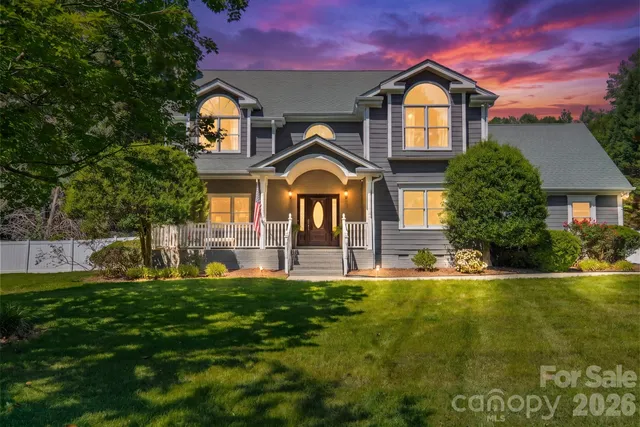 7240 Cobble Creek Dr, Matthews, NC 28104