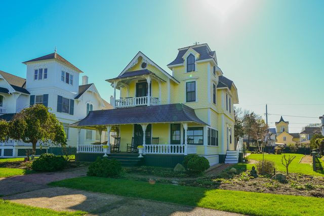 89 Ocean Ave, Oak Bluffs, MA 02557