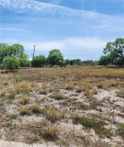 425 W  Doddridge Ave, Kingsville, TX 78363