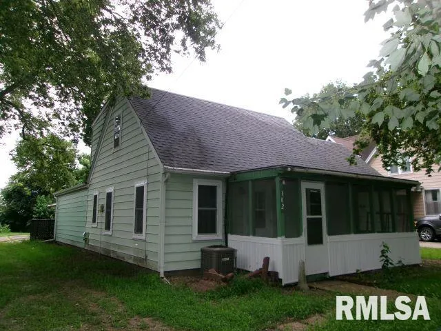 102 N  Park Ave, Manito, IL 61546