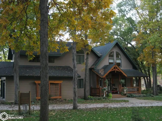60 Country Club Dr, Humboldt, IA 50548