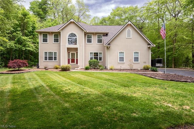 16725 Victoria Dr, Chagrin Falls, OH 44023