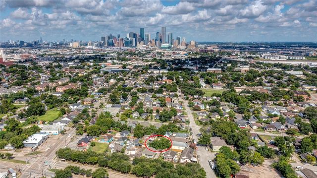 4 Canal Ct, Houston, TX 77011