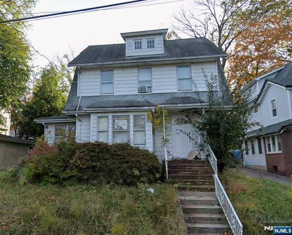 2 Forest Ct, Passaic, NJ 07055