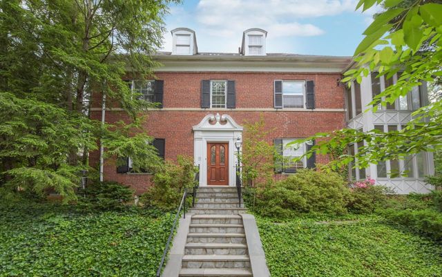 2725 38th St NW, Washington, DC 20007