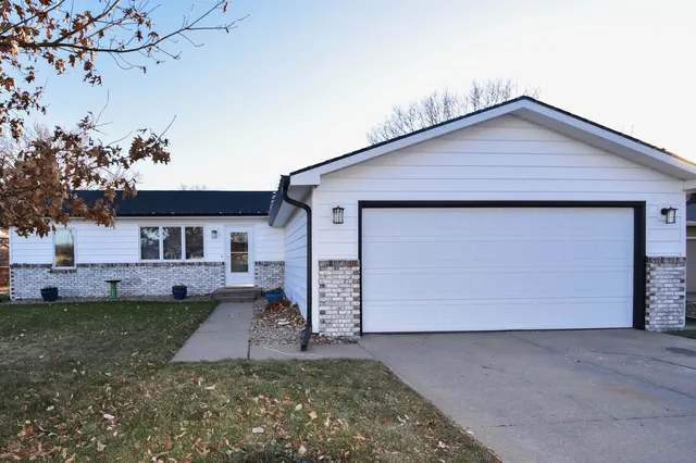2014 W  38th St, Kearney, NE 68845