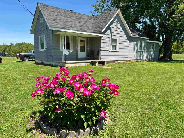 428 N  Walnut St, Versailles, IL 62378