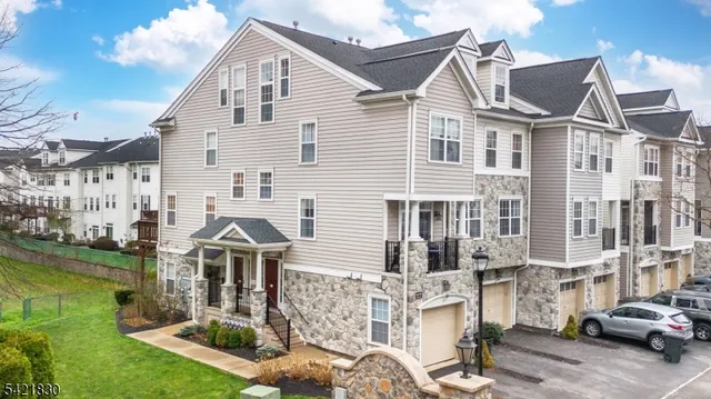 177 Brittany Ct, Clifton, NJ 07013