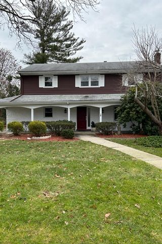 9 Carol Dr, Englewood Cliffs, NJ 07632