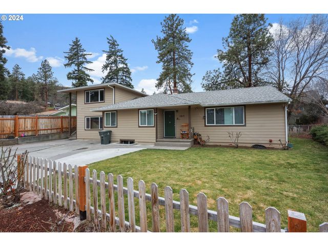 1215/1217 Blakely Dr, The Dalles, OR 97058