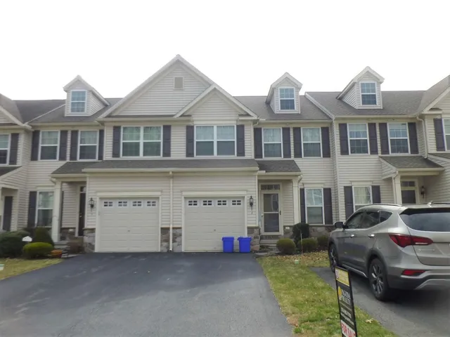 4 Chaser Ct, Reading, PA 19607