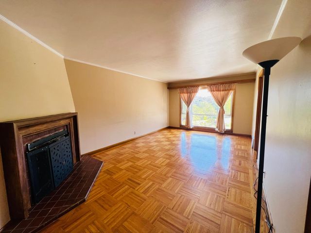 1736 Burrows St, San Francisco, CA 94134
