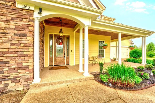 365 Crooked Creek Dr, Oakland, TN 38060