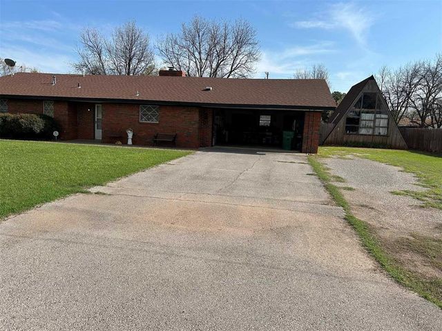 506 E  Oklahoma St, Walters, OK 73572
