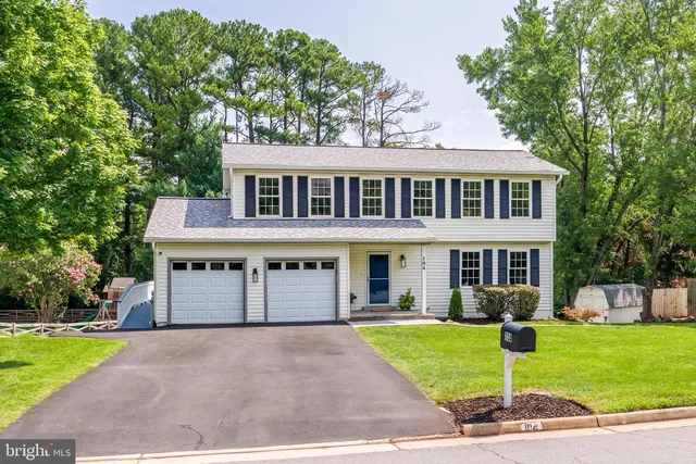 104 Magnolia Rd, Sterling, VA 20164