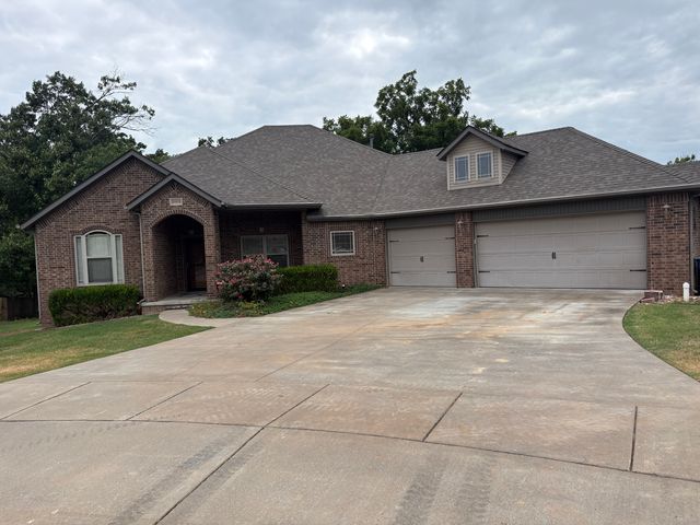 2003 NE Oak Trail Rd, Bentonville, AR 72712