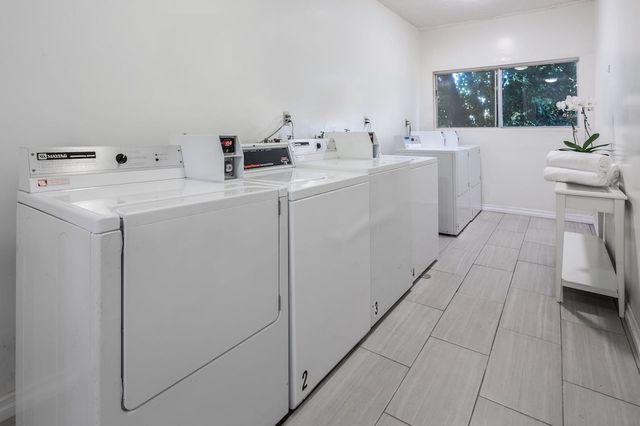 937 3rd St #105, Santa Monica, CA 90403