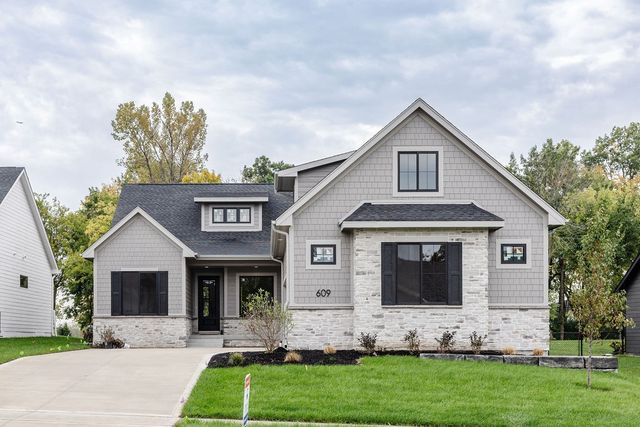 609 Pelican Dr, Polk City, IA 50226