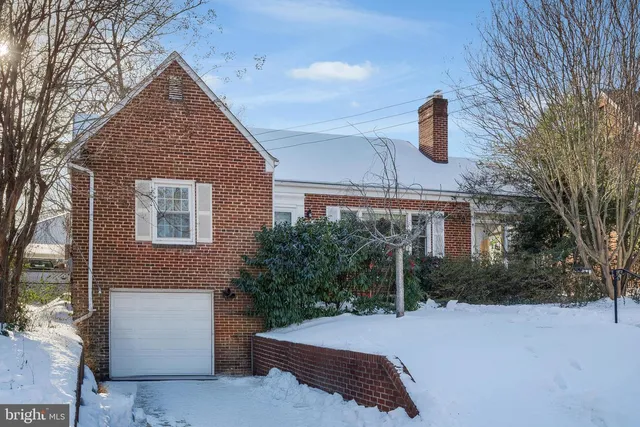 972 N  Quantico St, Arlington, VA 22205