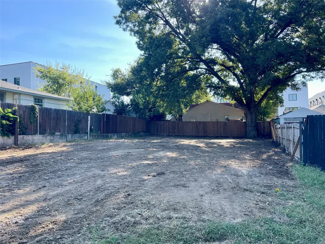 2210 Lucas Dr, Dallas, TX 75219