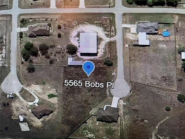 5565 Bobs Pl, Fort Worth, TX 76126
