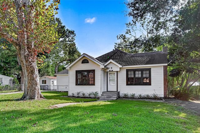321 S  Arcola St, Angleton, TX 77515