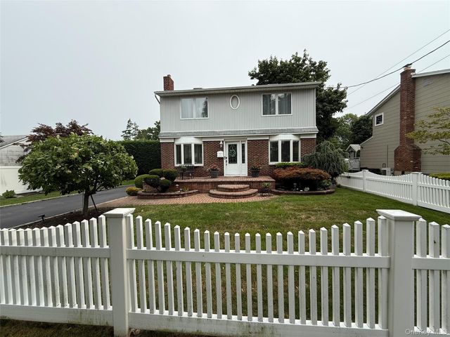 725 Clemons Street, Bellmore, NY 11710