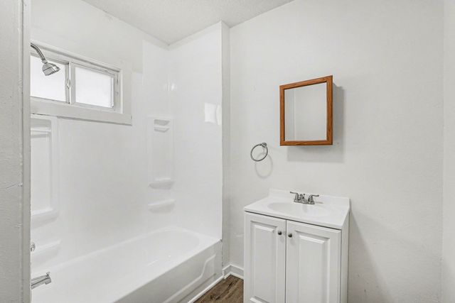 3106 E  75th St, Kansas City, MO 64132