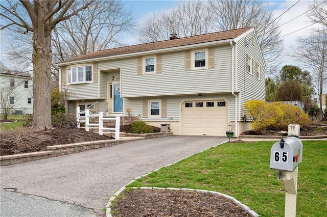 65 Rose Ln, Cumberland, RI 02864