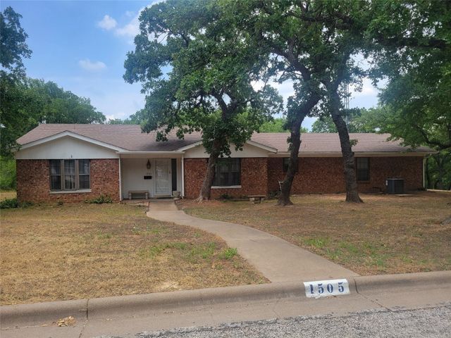 1505 S  Rodgers Dr, Graham, TX 76450
