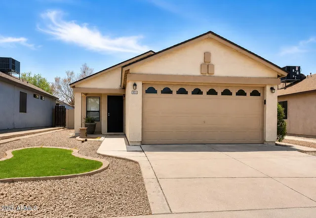 8511 W COLLEGE Drive, Phoenix, AZ 85037