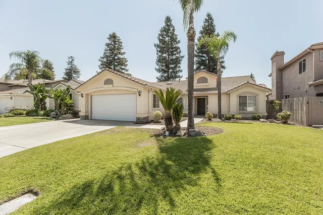 6023 W  Alluvial Ave, Fresno, CA 93722