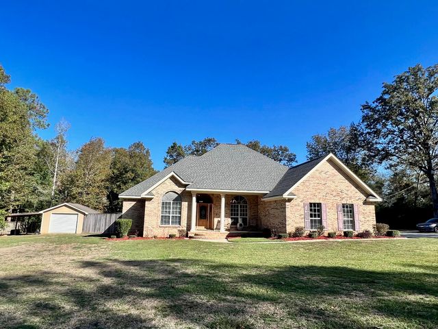58 Pinedale Dr, Collins, MS 39428