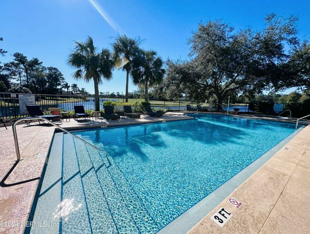 13700 N  Richmond Park Dr, Jacksonville, FL 32224