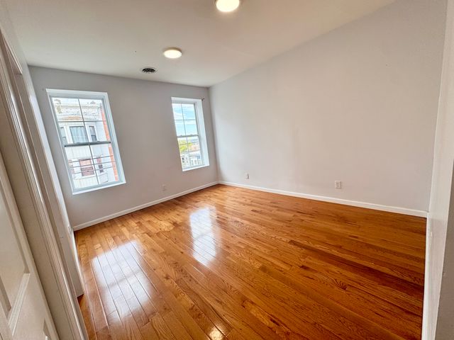 162 9th St #2, Troy, NY 12180