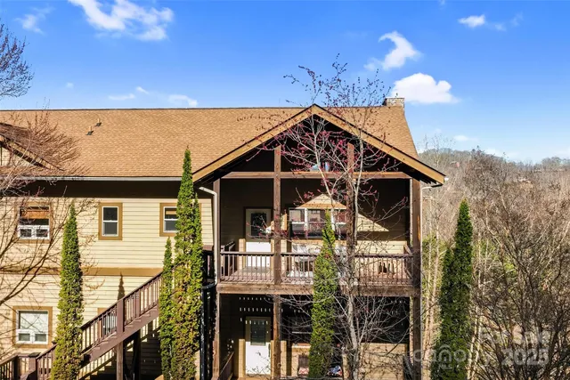 295 Sawgrass Dr #3, Whittier, NC 28789