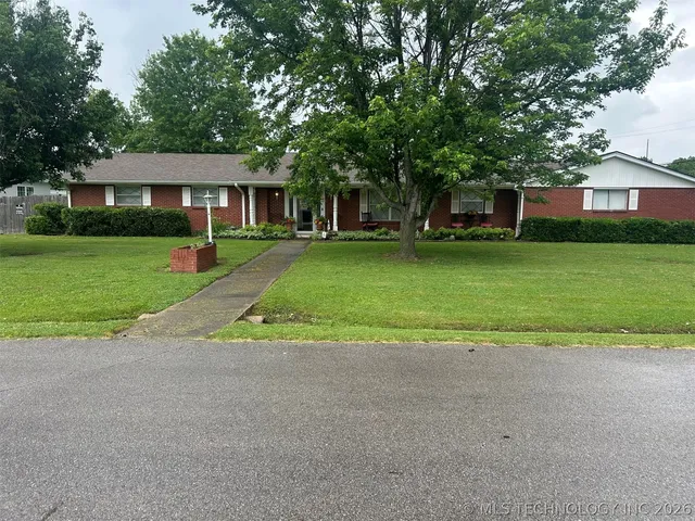 207 S  Taylor Ave, Wagoner, OK 74467