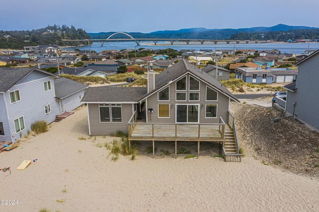 218 NW Oceania Dr, Waldport, OR 97394