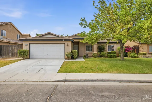 5303 El Palacio Dr, Bakersfield, CA 93307