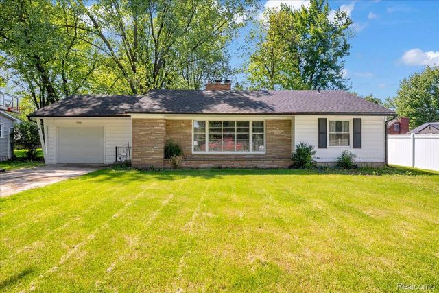39401 Long St, Harrison Township, MI 48045