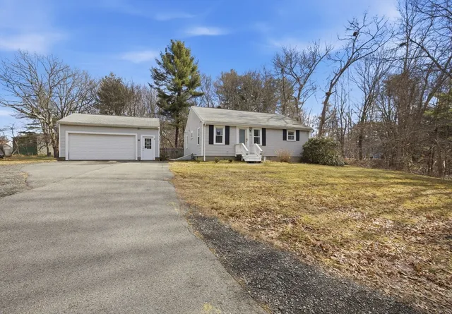 106 Old East Grove St, Middleboro, MA 02346