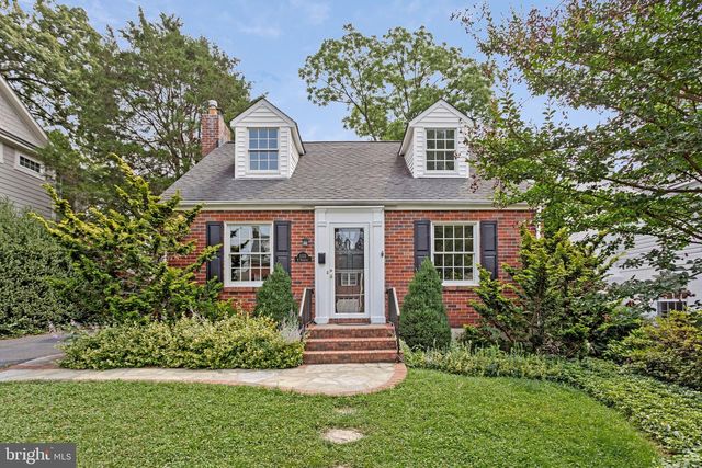 1115 N  Harrison St, Arlington, VA 22205