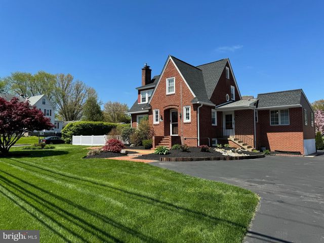 1828 Fitzwatertown Rd, Willow Grove, PA 19090