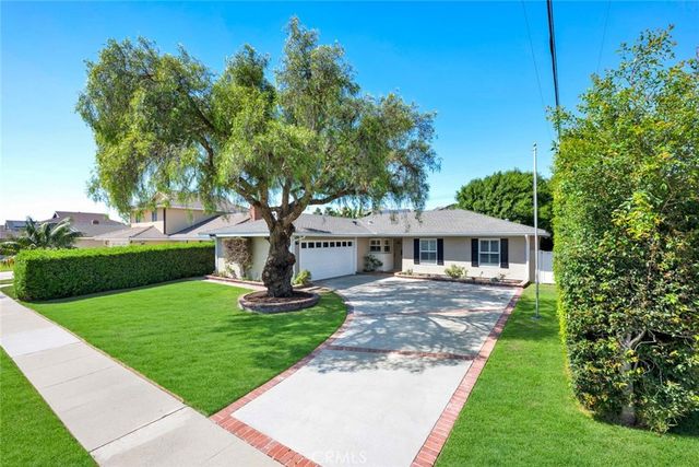 9405 La Estrella Ave, Fountain Valley, CA 92708