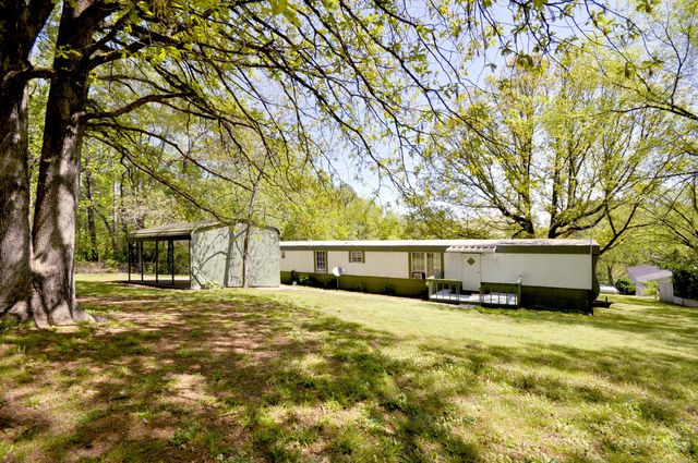 725 Schmidt Rd, Rossville, GA 30741