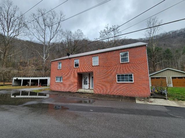 703-705 Maple Ave, Mullens, WV 25882