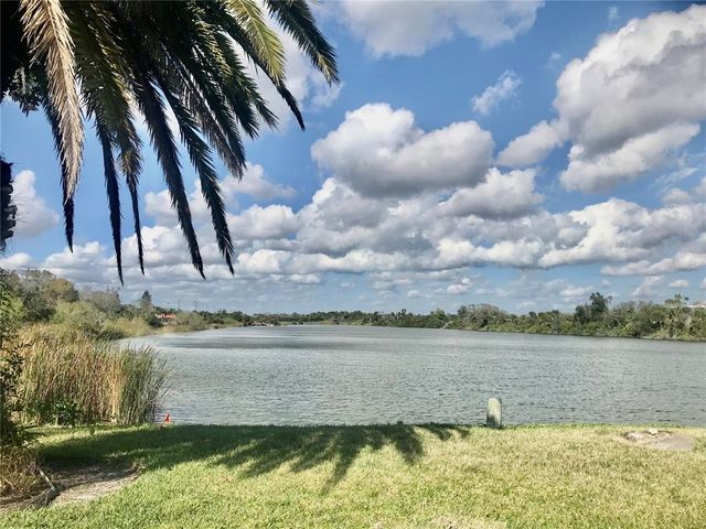 776 Harrington Lake Dr #102, Venice, FL 34293